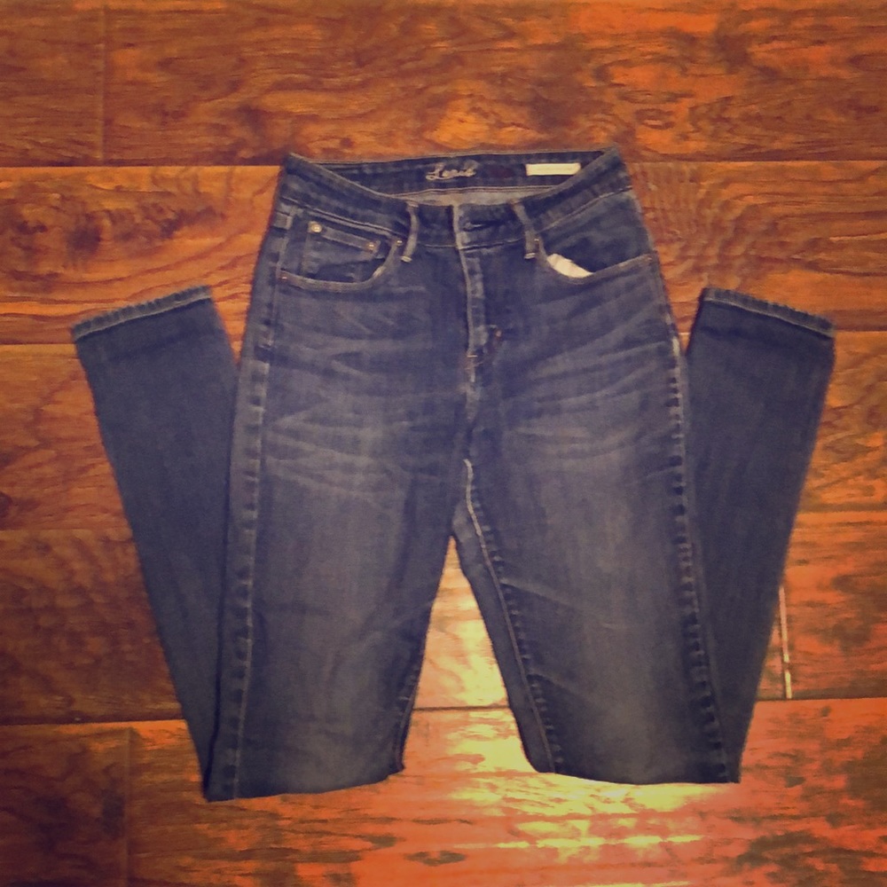 Levi’s High Rise Demi Curve